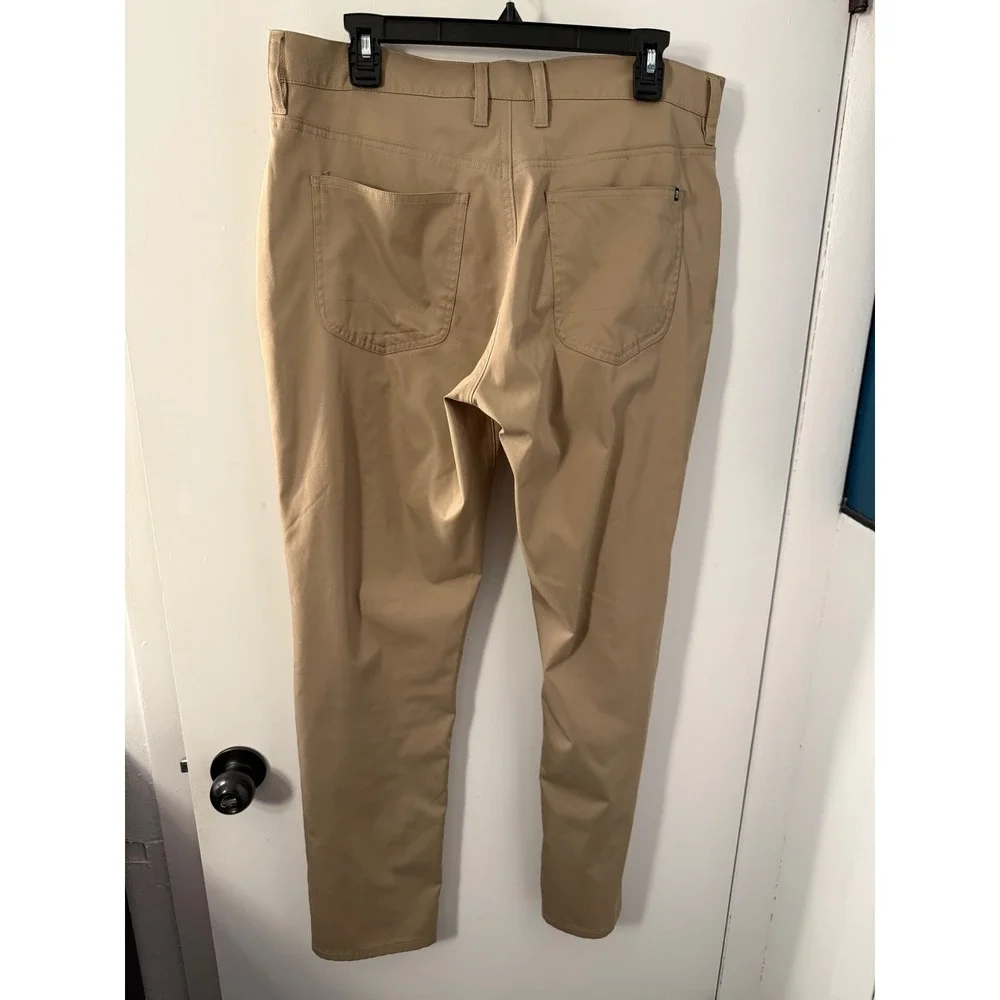 Travis Mathew Mens Golf Pants Tan Khaki 5-Pocket Polyester Trousers Size 35
